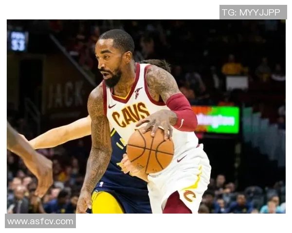 掘金与湖人激战正酣JR史密斯回归助力球队争夺胜利